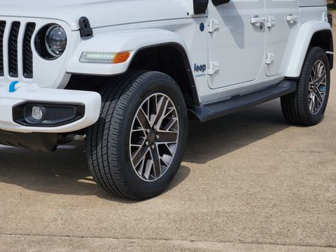 Used 2023 Jeep Wrangler Unlimited Sahara AWD/4WD image 12
