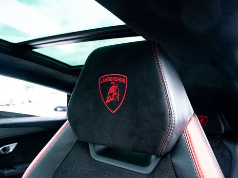 Used 2024 Lamborghini Urus Performante AWD/4WD image 41