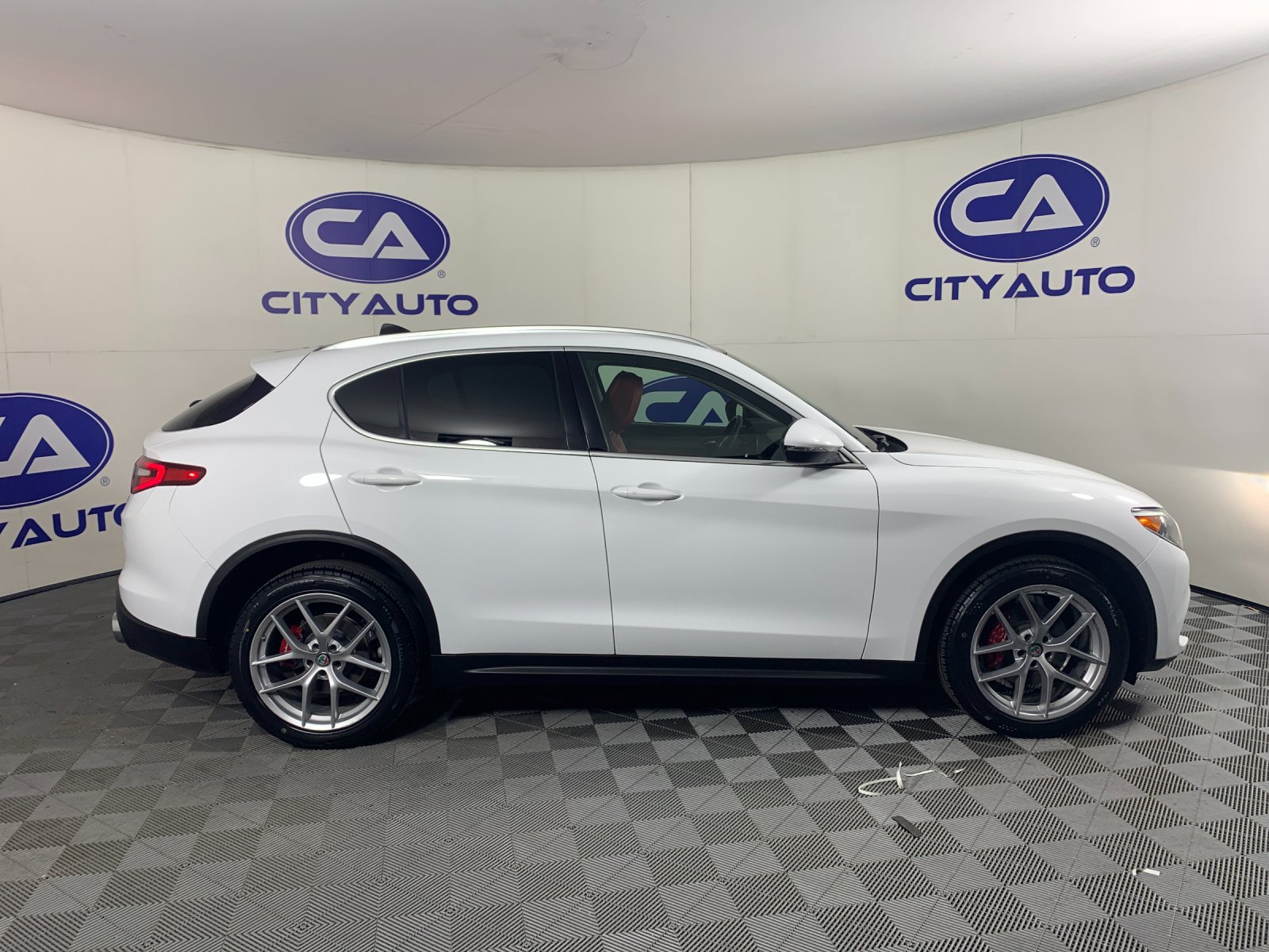 Used 2019 Alfa Romeo Stelvio Ti AWD/4WD image 2