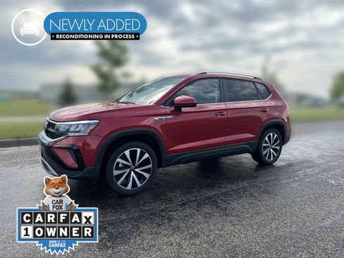 Used 2023 Volkswagen Taos SE w/ Panoramic Sunroof Package AWD/4WD image 1