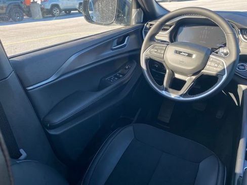 New 2025 Jeep Grand Cherokee Altitude AWD/4WD image 32