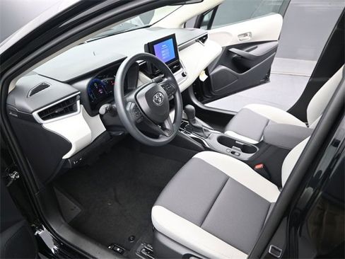 Used 2026 Toyota Corolla LE image 4