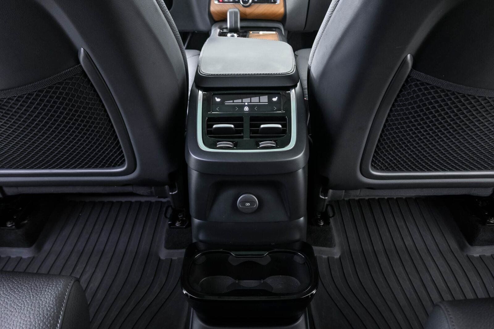 Certified 2024 Volvo XC90 T8 Plus w/ Protection Package Premier AWD/4WD image 20