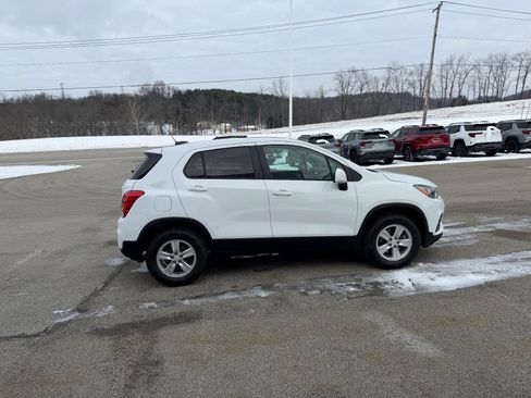 Certified 2022 Chevrolet Trax LS w/ Tint and Cruise Package image 5