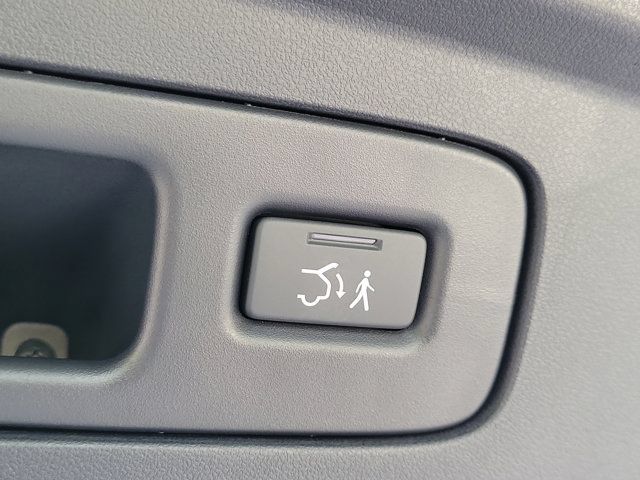 Used 2025 Acura ADX FWD image 9