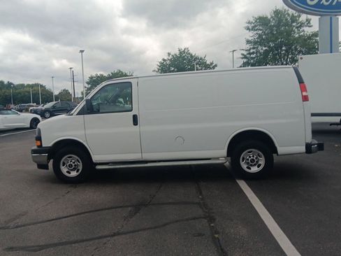 Used 2024 GMC Savana 2500 w/ Driver Convenience Package RWD image 9