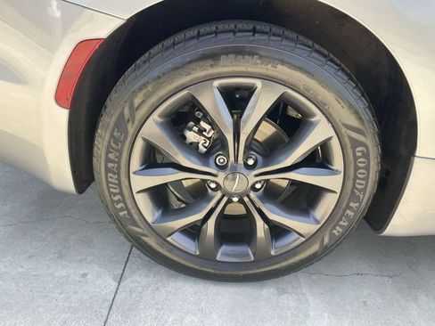 Used 2018 Chrysler Pacifica Touring-L Plus FWD image 34