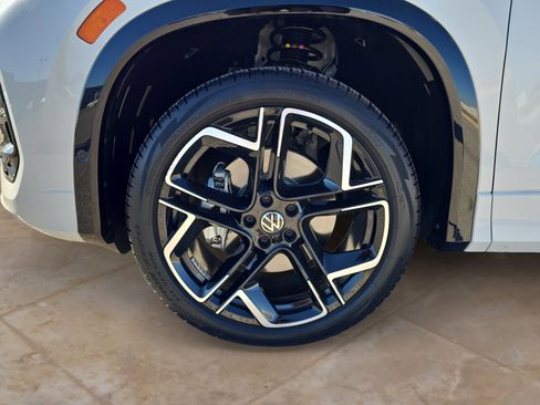 Used 2026 Volkswagen Tiguan SEL R-Line image 26