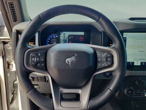 Used 2023 Ford Bronco Badlands image 11