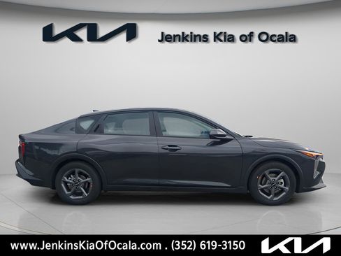 New 2025 Kia K4 LXS image 2