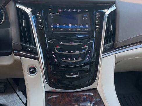 Used 2016 Cadillac Escalade ESV Premium AWD/4WD image 25