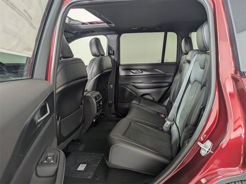 New 2025 Jeep Grand Cherokee Altitude image 26