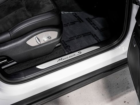 Used 2021 Porsche Macan S w/ Premium Package image 26