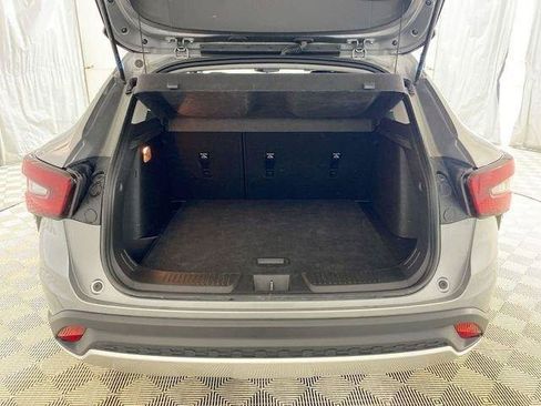 Used 2025 Chevrolet Trax LT FWD image 34