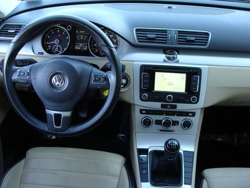 Used 2014 Volkswagen CC R-Line image 9