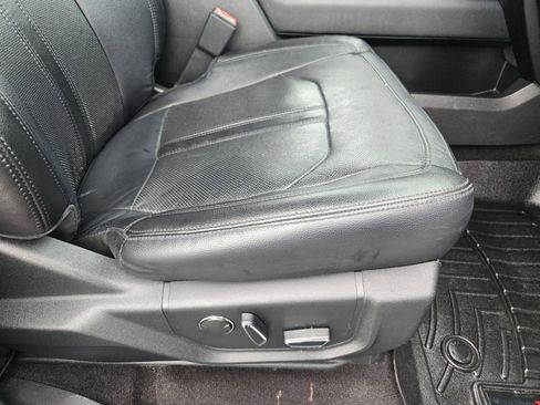 Used 2018 Ford Expedition Limited w/ Equipment Group 302A AWD/4WD image 21