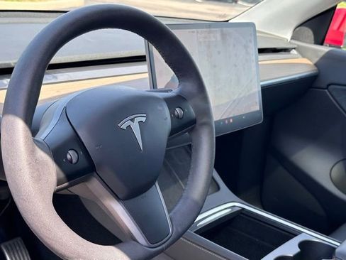 Used 2021 Tesla Model Y Long Range image 10