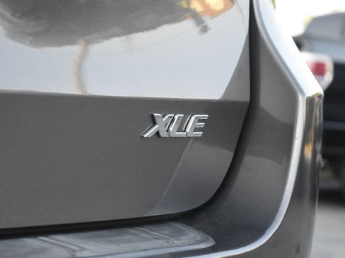 Used 2014 Toyota Sienna XLE image 8