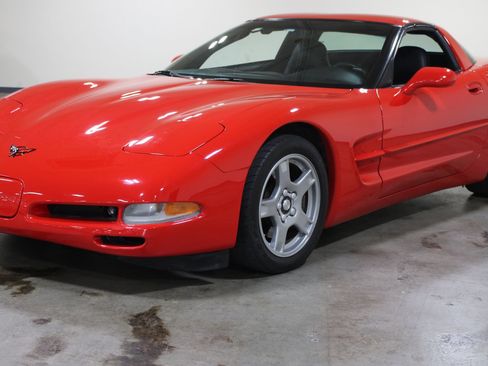 Used 1998 Chevrolet Corvette Coupe w/ Roof Pkg RWD image 21