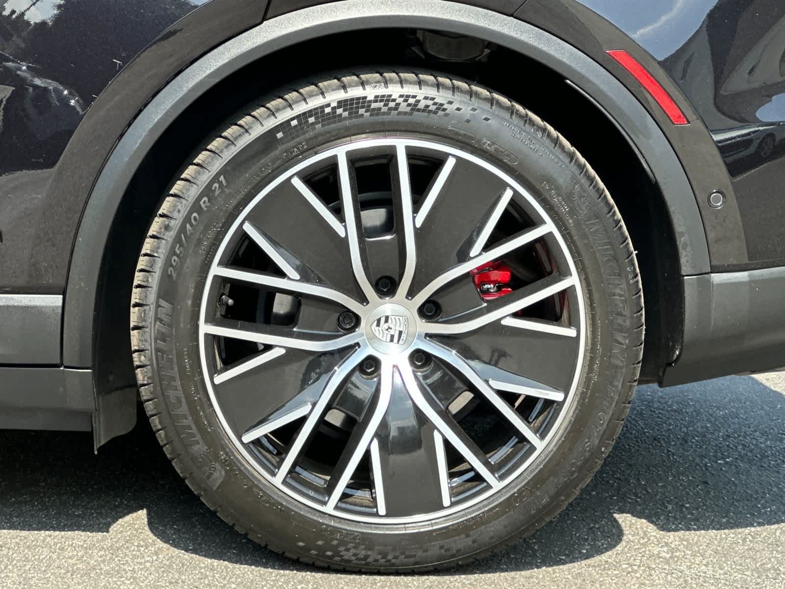 Certified 2025 Porsche Macan 4S Electric AWD/4WD image 32