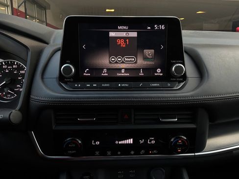 Used 2025 Nissan Rogue SV FWD image 30
