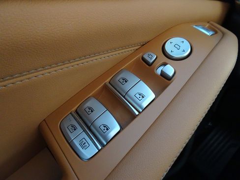 Used 2023 BMW X7 xDrive40i w/ Premium Package image 21