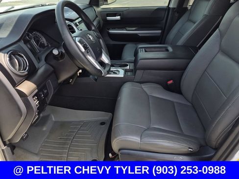 Used 2017 Toyota Tundra SR5 w/ SR5 Upgrade Package RWD image 30