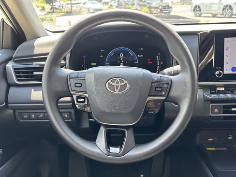 Used 2026 Toyota Camry LE FWD image 17