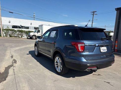 Used 2018 Ford Explorer XLT w/ Equipment Group 202A AWD/4WD image 5