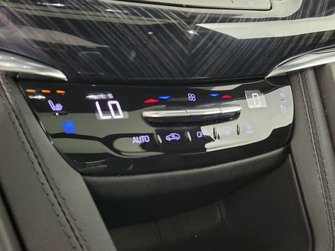 Certified 2024 Cadillac XT6 Premium Luxury w/ Technology Package AWD/4WD image 30