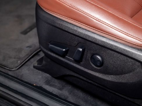 Used 2023 Kia Telluride EX w/ EX Captain's Chair Package FWD image 15