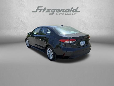 Used 2025 Toyota Corolla LE w/ LE Premium Package FWD image 5