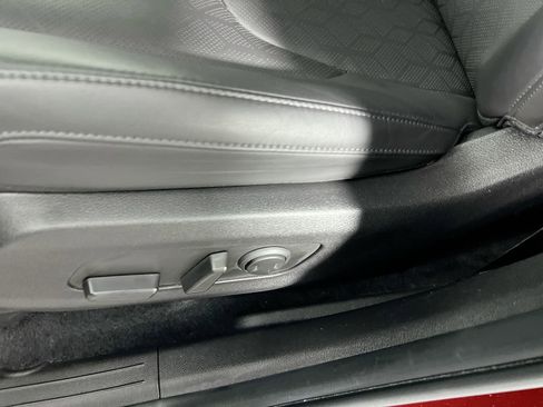Used 2023 Kia Carnival LX FWD image 13