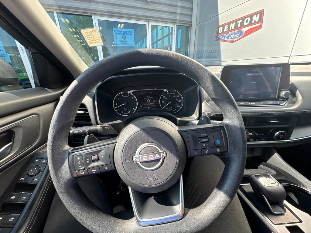 Used 2024 Nissan Rogue SV FWD image 15