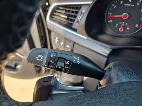 Used 2018 Kia Cadenza Limited FWD image 27