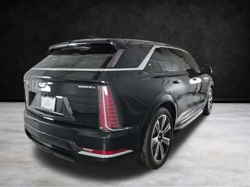 Certified 2025 Cadillac Escalade IQ Luxury 1 w/ Smart Trailering package image 6