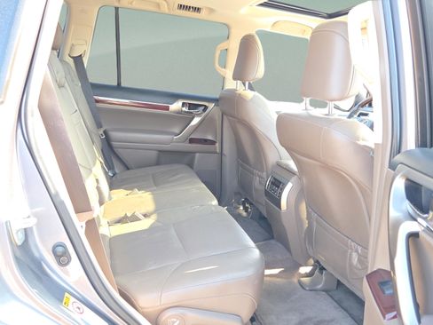 Used 2018 Lexus GX 460 Premium w/ Premium Package image 22