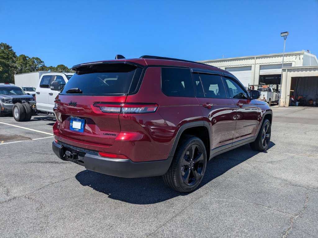 Used 2025 Jeep Grand Cherokee L Limited w/ Luxury Tech Group II AWD/4WD image 3
