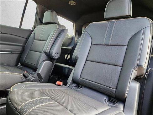 New 2026 Chevrolet Traverse High Country image 18