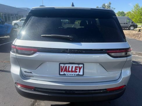 Used 2024 Jeep Grand Cherokee Altitude AWD/4WD image 6