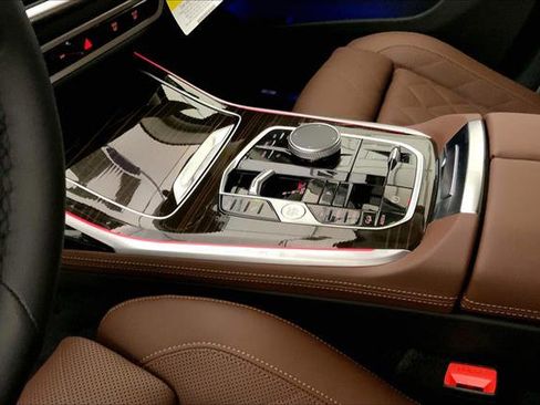 Used 2026 BMW X7 xDrive40i image 6