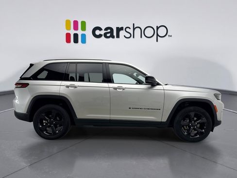 Used 2023 Jeep Grand Cherokee Altitude AWD/4WD image 6
