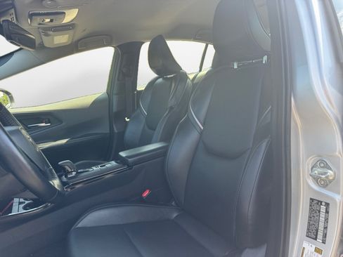 Used 2025 Toyota Prius XLE FWD image 9