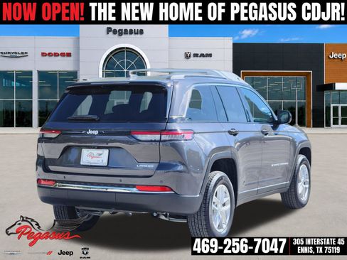 New 2026 Jeep Grand Cherokee Laredo RWD image 5