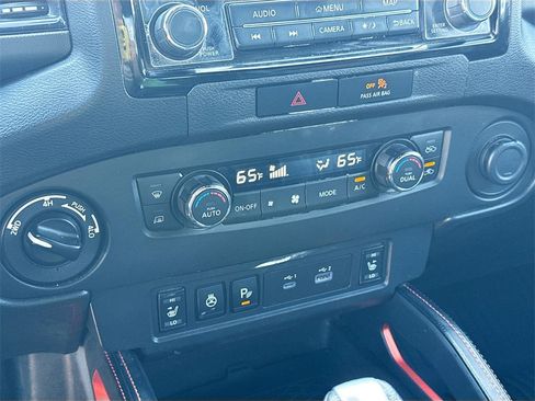 Used 2023 Nissan Frontier PRO-4X w/ Pro-4X Premium Package image 18