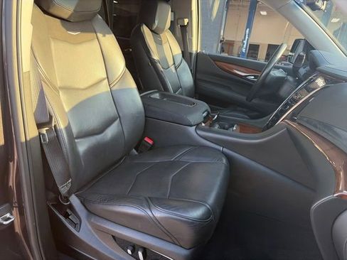 Used 2017 Cadillac Escalade ESV Premium Luxury image 47