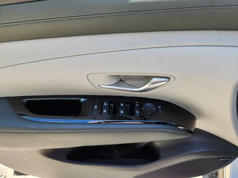 Certified 2025 Hyundai Tucson Limited AWD/4WD image 18