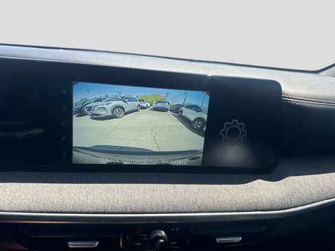 Used 2025 Nissan Kicks SV AWD/4WD image 21