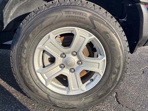 Used 2021 Jeep Wrangler Unlimited Sport image 9