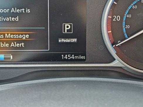 Certified 2024 Nissan Leaf S FWD image 21